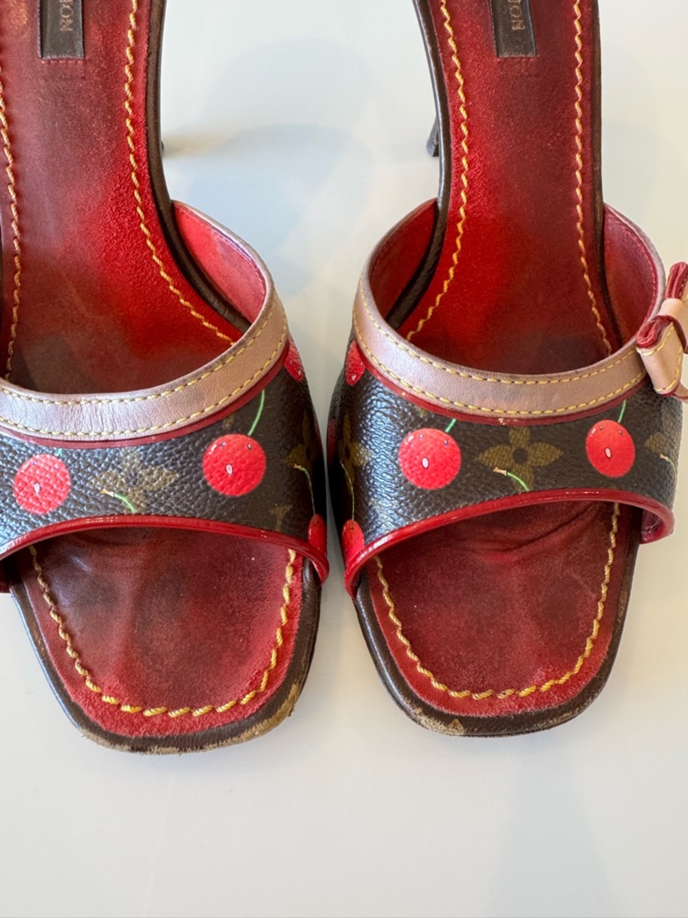 Louis Vuitton Vintage SS 2005 Brown Leather Monogram Cherry Bow Heels EU 37 - Picture 6 of 6